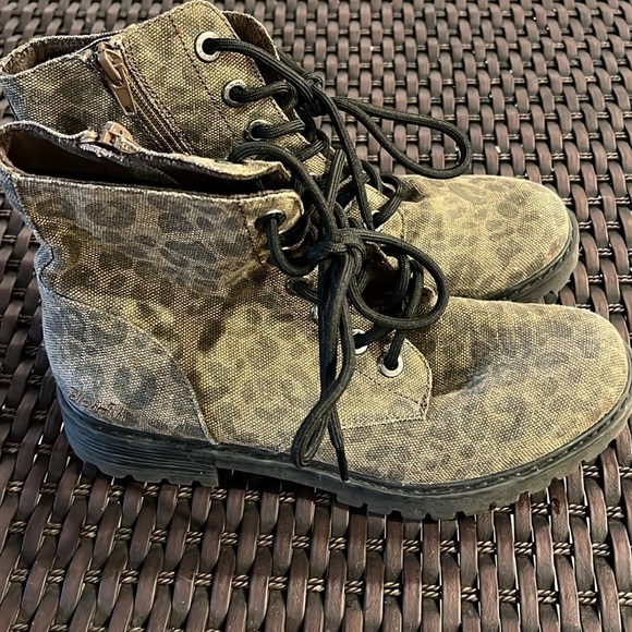 Blowfish Animal Print Cheetah Brown Combat Chunky Platform Boots Size 8 - Picture 5 of 11